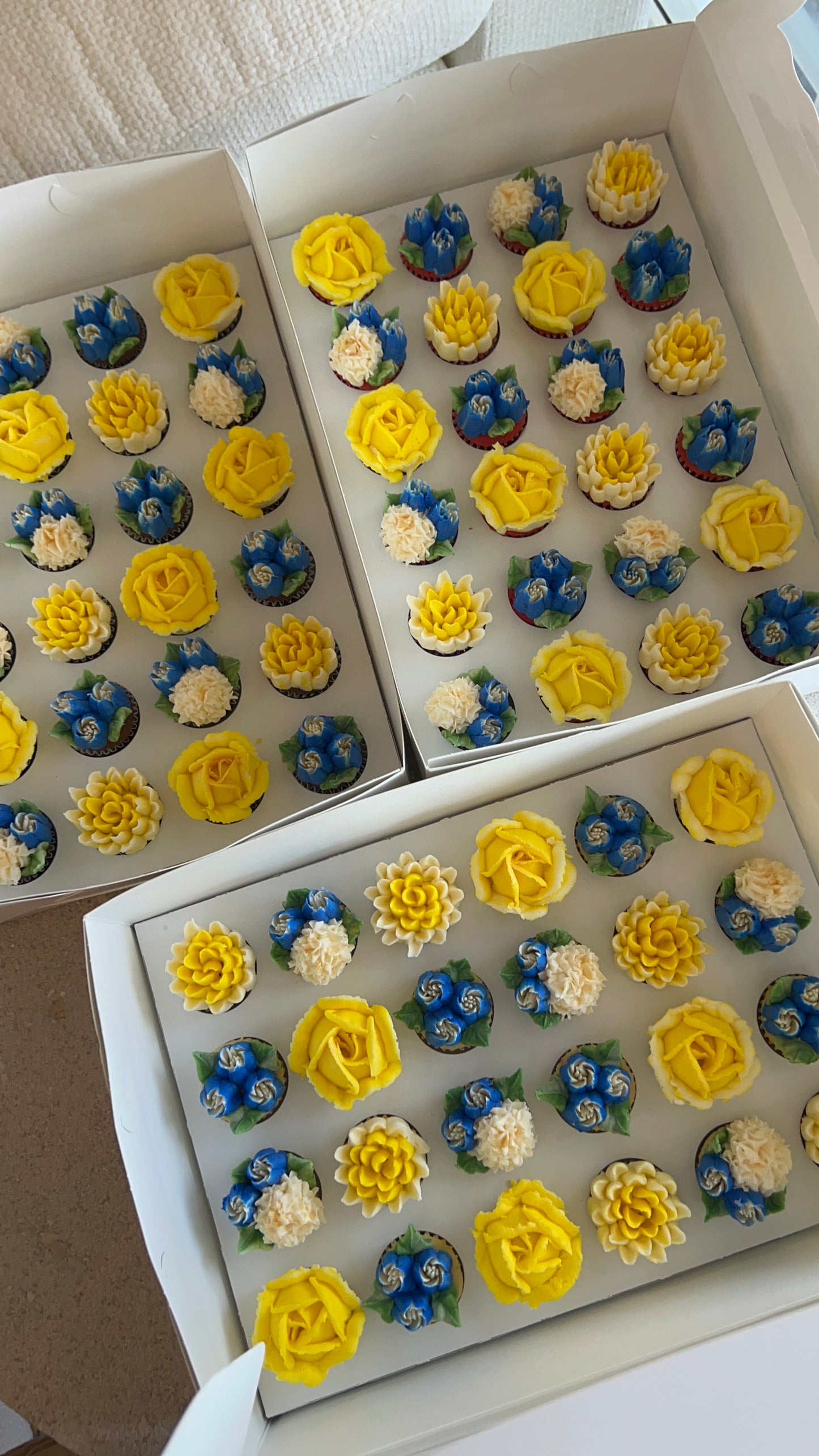 CUSTOM COLOURS - Box of Mini 24 Floral Cupcakes - Edible Florals - Classic Mini 24 - Edible Arrangements - Fresh and Delicate Cupcake Creations - Dessert
