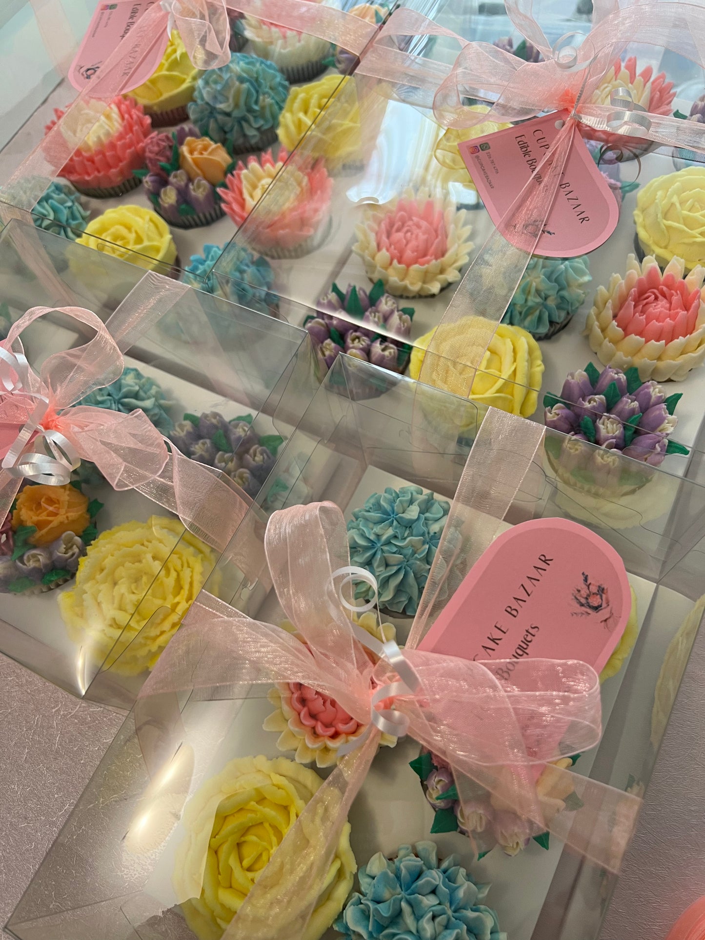 CUSTOM COLOURS - Box of 12 Floral Cupcakes - Edible Florals - Classic Standard 12 - Edible Arrangements - Fresh and Delicate Cupcake Creations - Dessert