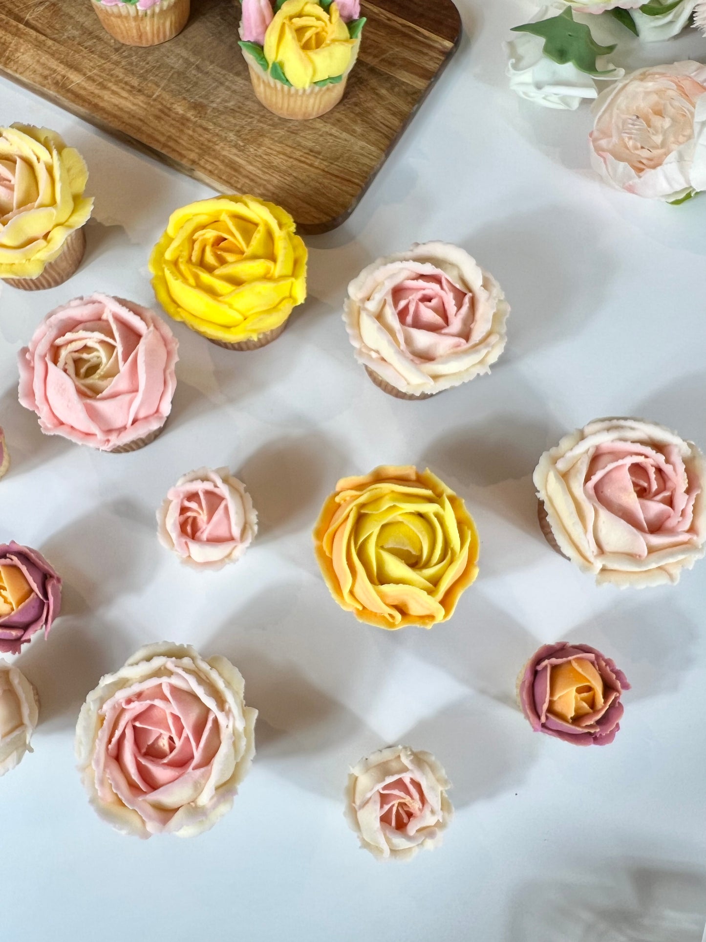 Roses Tutorial - How to Pipe Buttercream Roses - In-Depth Cupcake Bazaar Tutorials - Buttercream Flowers