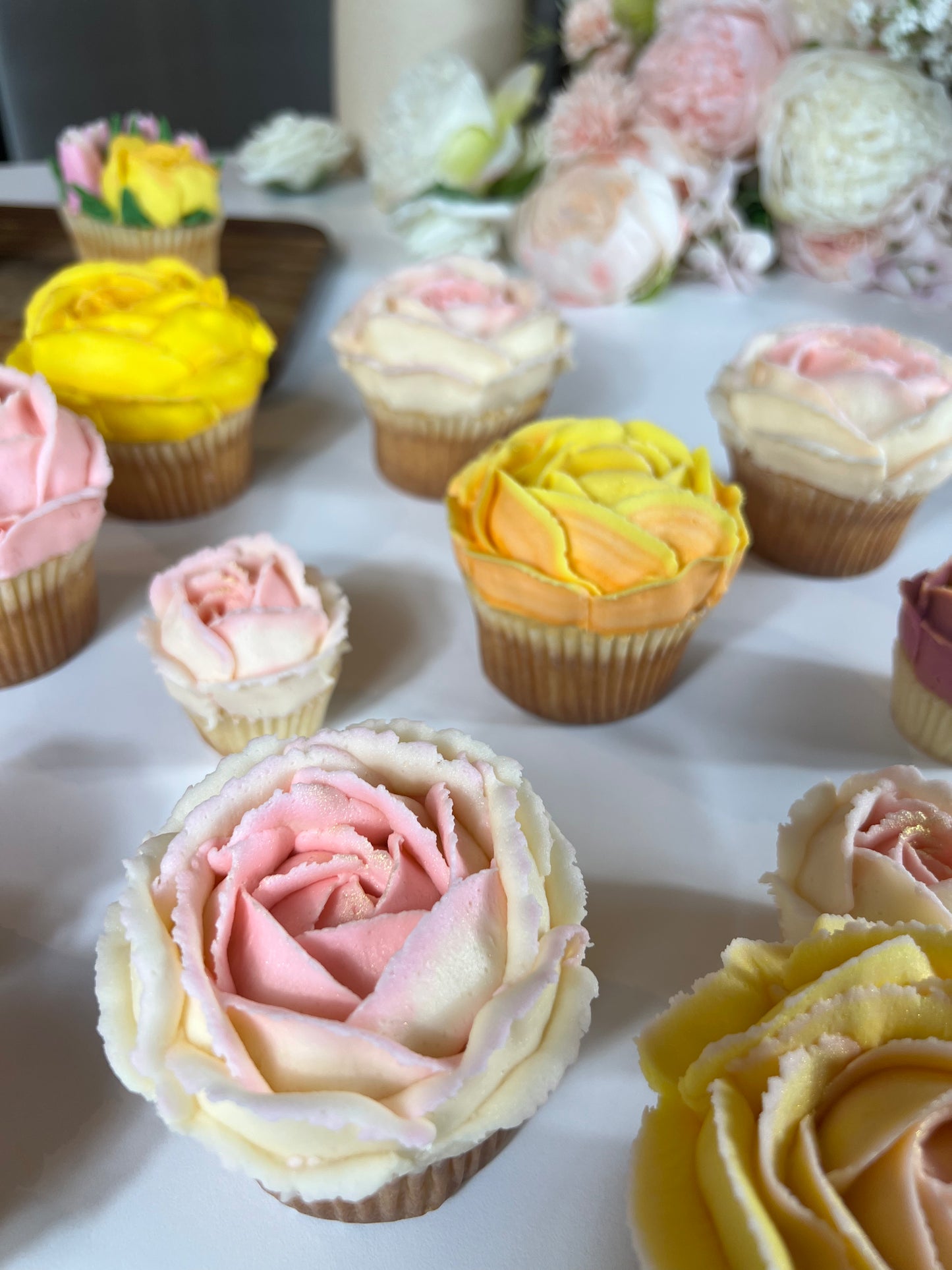 Roses Tutorial - How to Pipe Buttercream Roses - In-Depth Cupcake Bazaar Tutorials - Buttercream Flowers