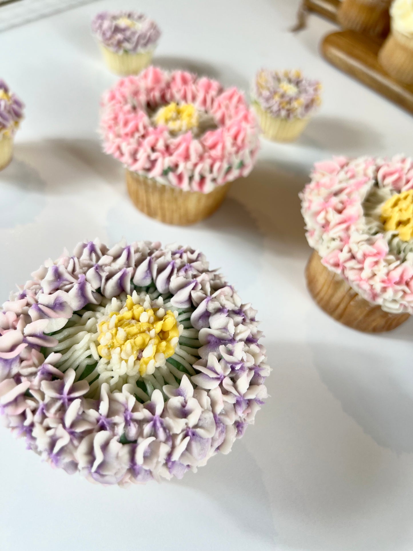Lace Flowers Tutorial - How to Professionally Pipe Buttercream Florals - In-Depth Cupcake Bazaar Tutorials - Buttercream Flowers
