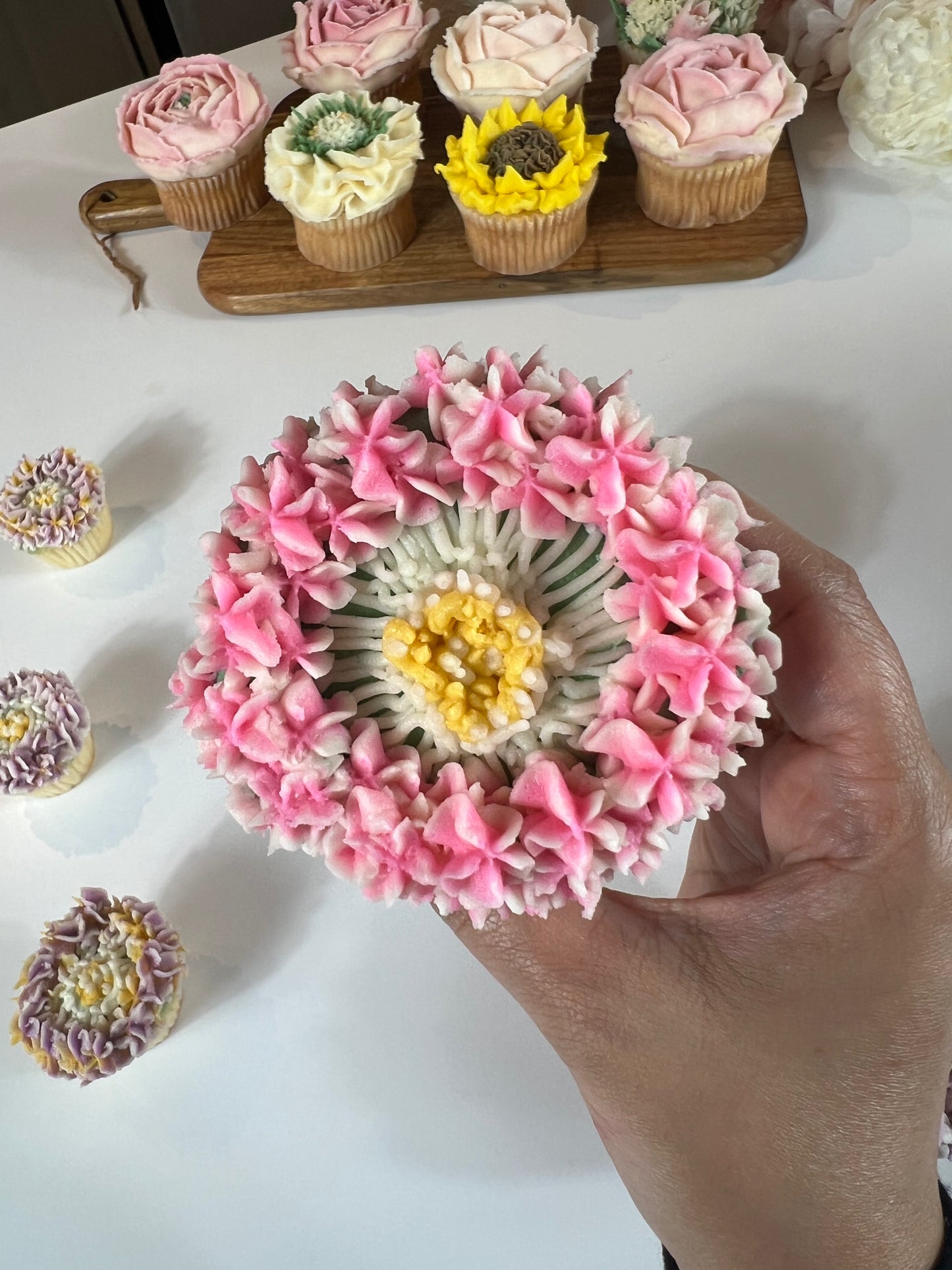Lace Flowers Tutorial - How to Professionally Pipe Buttercream Florals - In-Depth Cupcake Bazaar Tutorials - Buttercream Flowers