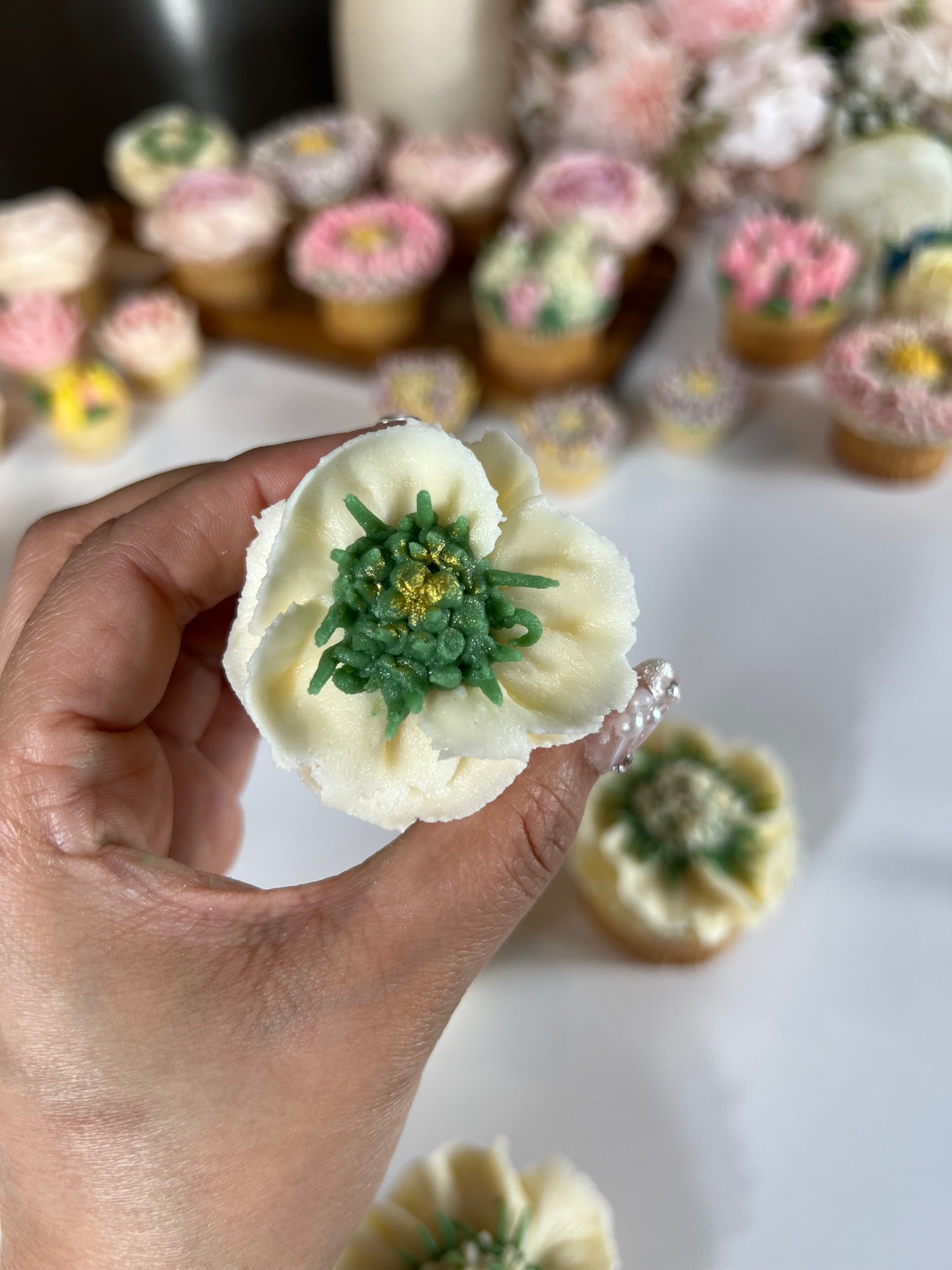 Buttercups Tutorial - How to Pipe Buttercups - In-Depth Cupcake Bazaar Tutorials - Buttercream Flowers
