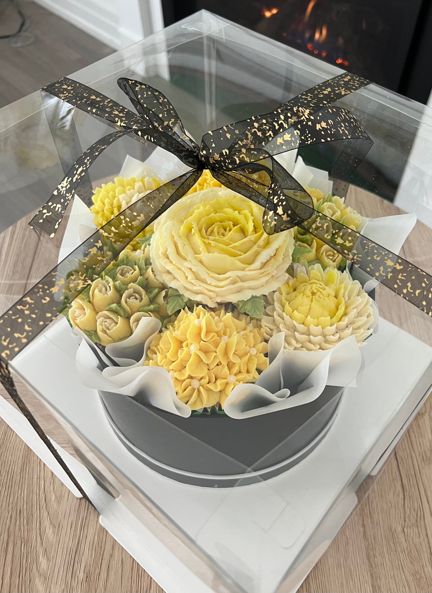 SUNSHINE - Bouquet of 7 Floral Cupcakes - Edible Florals - Deluxe Bouquet - Edible Arrangements - Fresh and Delicate Cupcake Creations - Flowers in a Box - Dessert