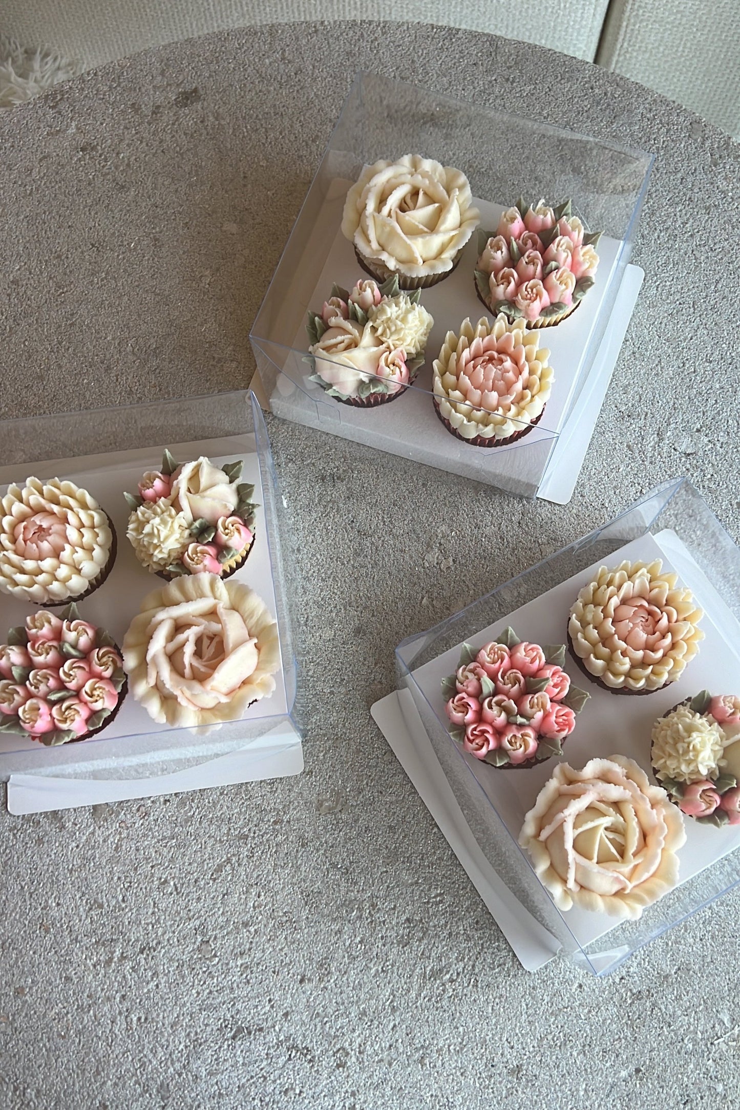 CUSTOM COLOURS - Box of 4 Floral Cupcakes - Edible Florals - Classic Standard 4 - Edible Arrangements - Fresh and Delicate Cupcake Creations - Dessert