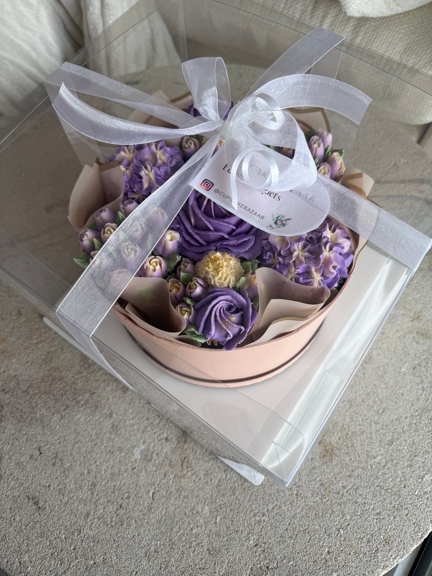 RAVEN - Bouquet of 7 Floral Cupcakes - Edible Florals - Deluxe Bouquet - Edible Arrangements - Fresh and Delicate Cupcake Creations - Flowers in a Box - Dessert