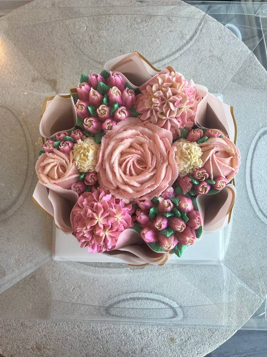 QUEENIE - Bouquet of 7 Floral Cupcakes - Edible Florals - Deluxe Bouquet - Edible Arrangements - Fresh and Delicate Cupcake Creations - Flowers in a Box - Dessert