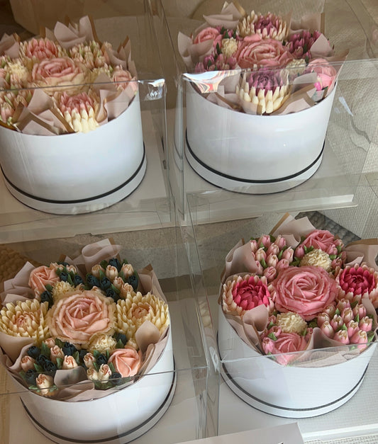 CUSTOM COLOURS - Bouquet of 7 Floral Cupcakes - Edible Florals - Deluxe Bouquet - Edible Arrangements - Fresh and Delicate Cupcake Creations - Flowers in a Box - Dessert