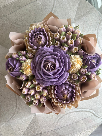 RAVEN - Bouquet of 7 Floral Cupcakes - Edible Florals - Deluxe Bouquet - Edible Arrangements - Fresh and Delicate Cupcake Creations - Flowers in a Box - Dessert