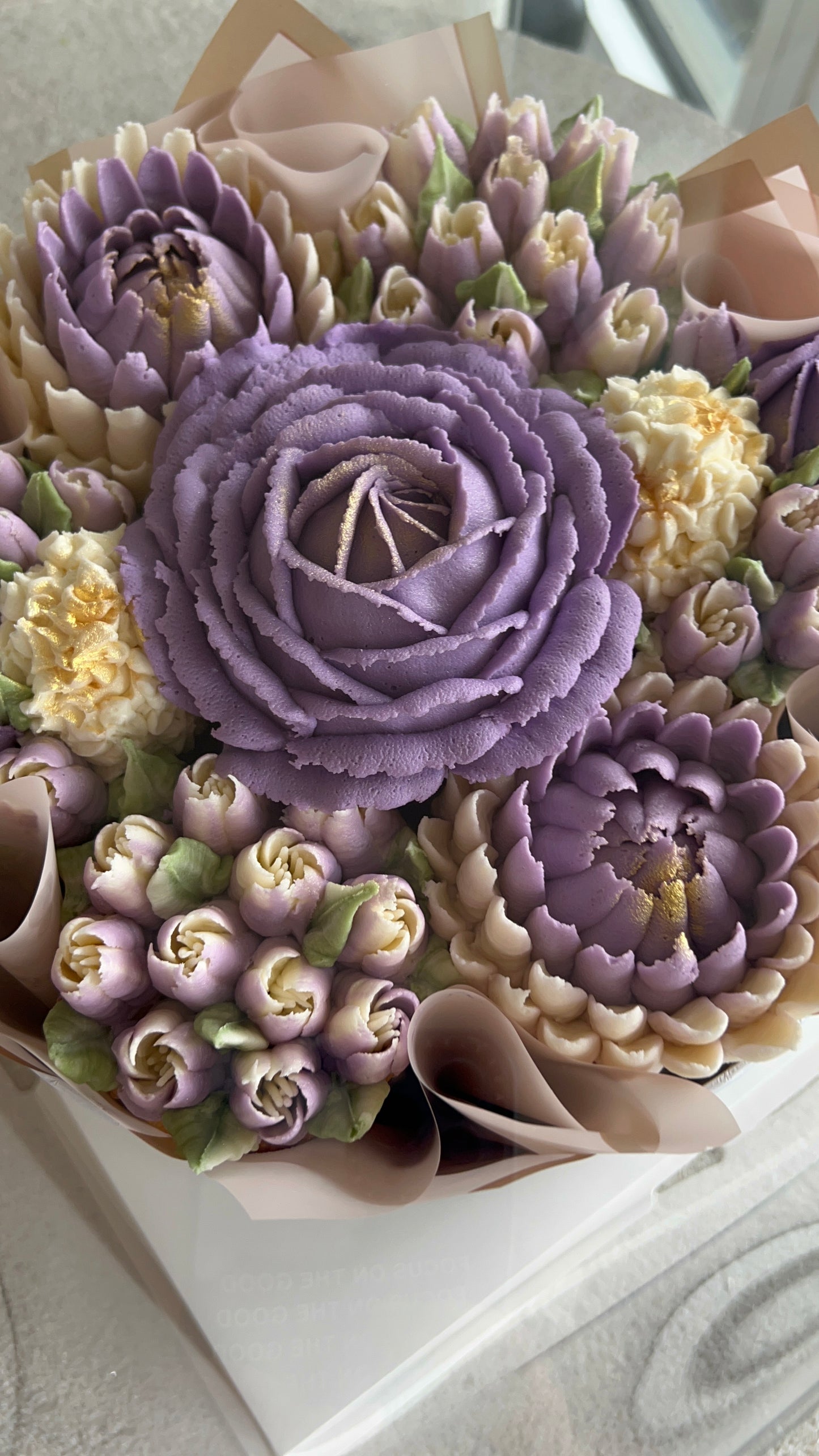 RAVEN - Bouquet of 7 Floral Cupcakes - Edible Florals - Deluxe Bouquet - Edible Arrangements - Fresh and Delicate Cupcake Creations - Flowers in a Box - Dessert