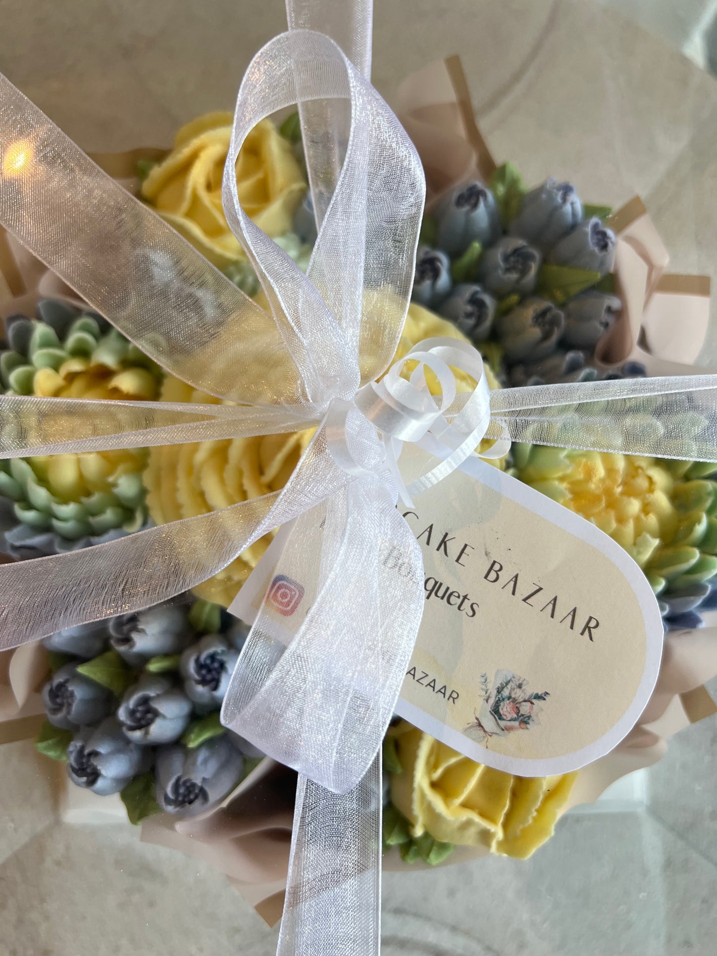 CUSTOM COLOURS - Bouquet of 7 Floral Cupcakes - Edible Florals - Deluxe Bouquet - Edible Arrangements - Fresh and Delicate Cupcake Creations - Flowers in a Box - Dessert
