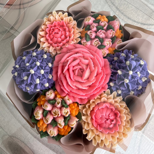 SOLEIL - Bouquet of 7 Floral Cupcakes - Edible Florals - Deluxe Bouquet - Edible Arrangements - Fresh and Delicate Cupcake Creations - Flowers in a Box - Dessert