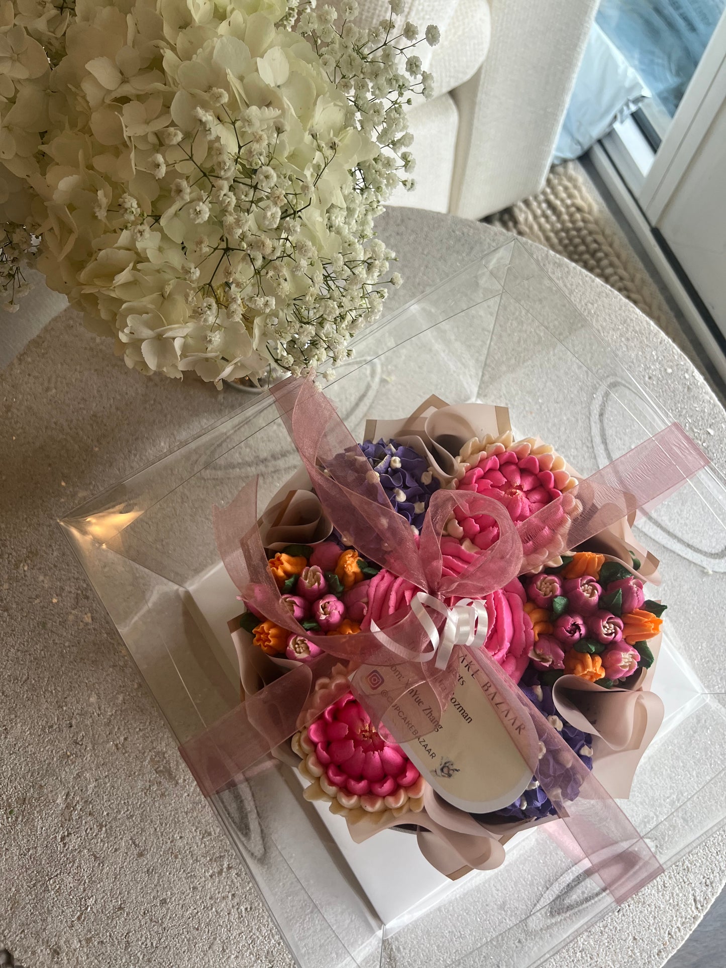 CUSTOM COLOURS - Bouquet of 7 Floral Cupcakes - Edible Florals - Deluxe Bouquet - Edible Arrangements - Fresh and Delicate Cupcake Creations - Flowers in a Box - Dessert