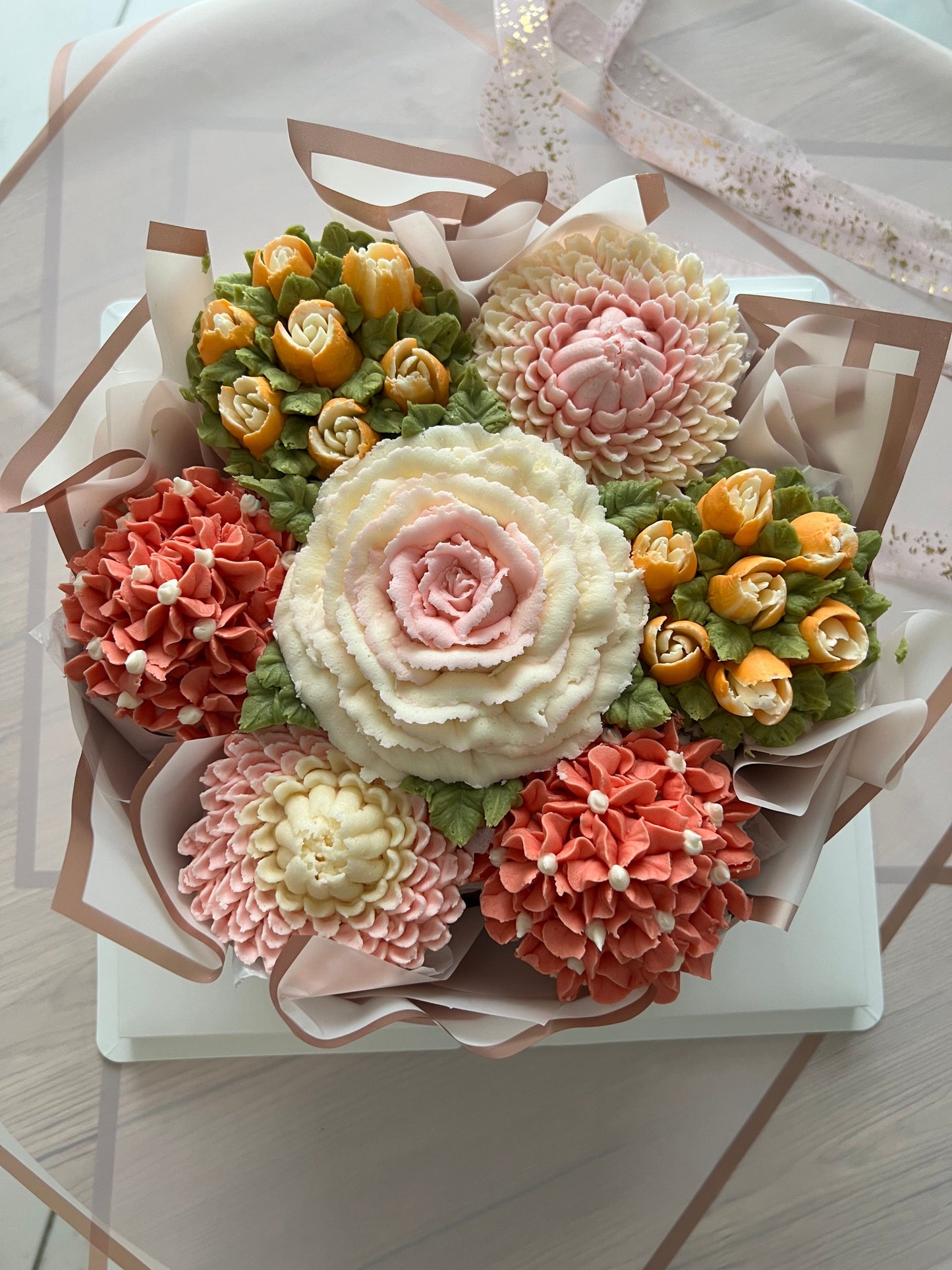 SCARLETT - Bouquet of 7 Floral Cupcakes - Edible Florals - Deluxe Bouquet - Edible Arrangements - Fresh and Delicate Cupcake Creations - Flowers in a Box - Dessert